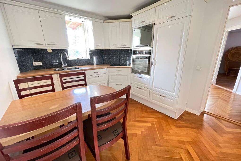 Cozy Centrally Located In Lejlighed *